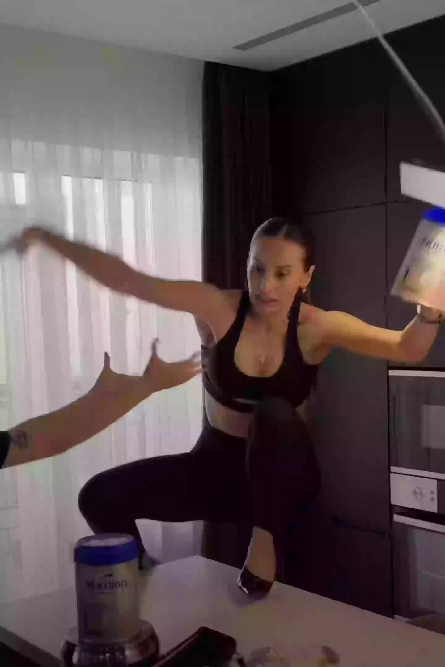 She ended up breaking her spine (Instagram/mariana_vasiuc)