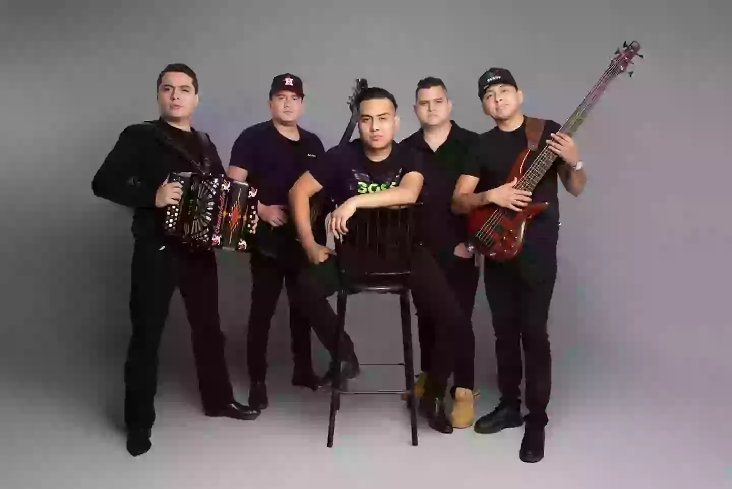 Four out of the five regular band members were were playing at a Father's Day show at the Kaprishosa bar in Guadalupe, Nuevo León on Sunday (Facebook/Los Junior's de Monterrey)