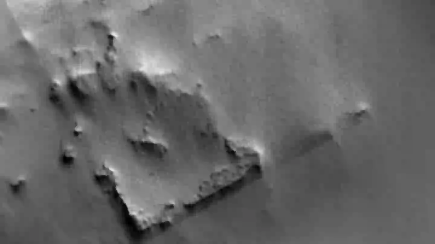 Mysterious square structure spotted on Mars branded 'wild’ has space fanatics completely baffled
