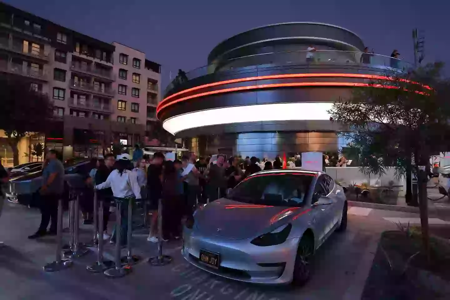 Hundreds queued on opening night (I RYU/VCG via Getty Images)
