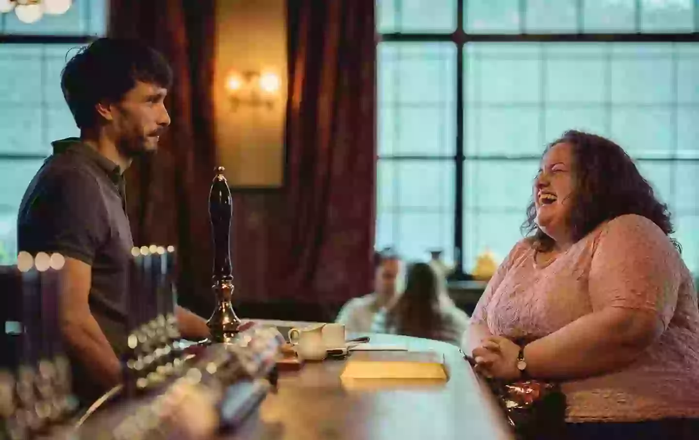 All of Martha's messages in Baby Reindeer are signed 'sent from my iPhone' even though she doesn't have one, why? (Netflix)