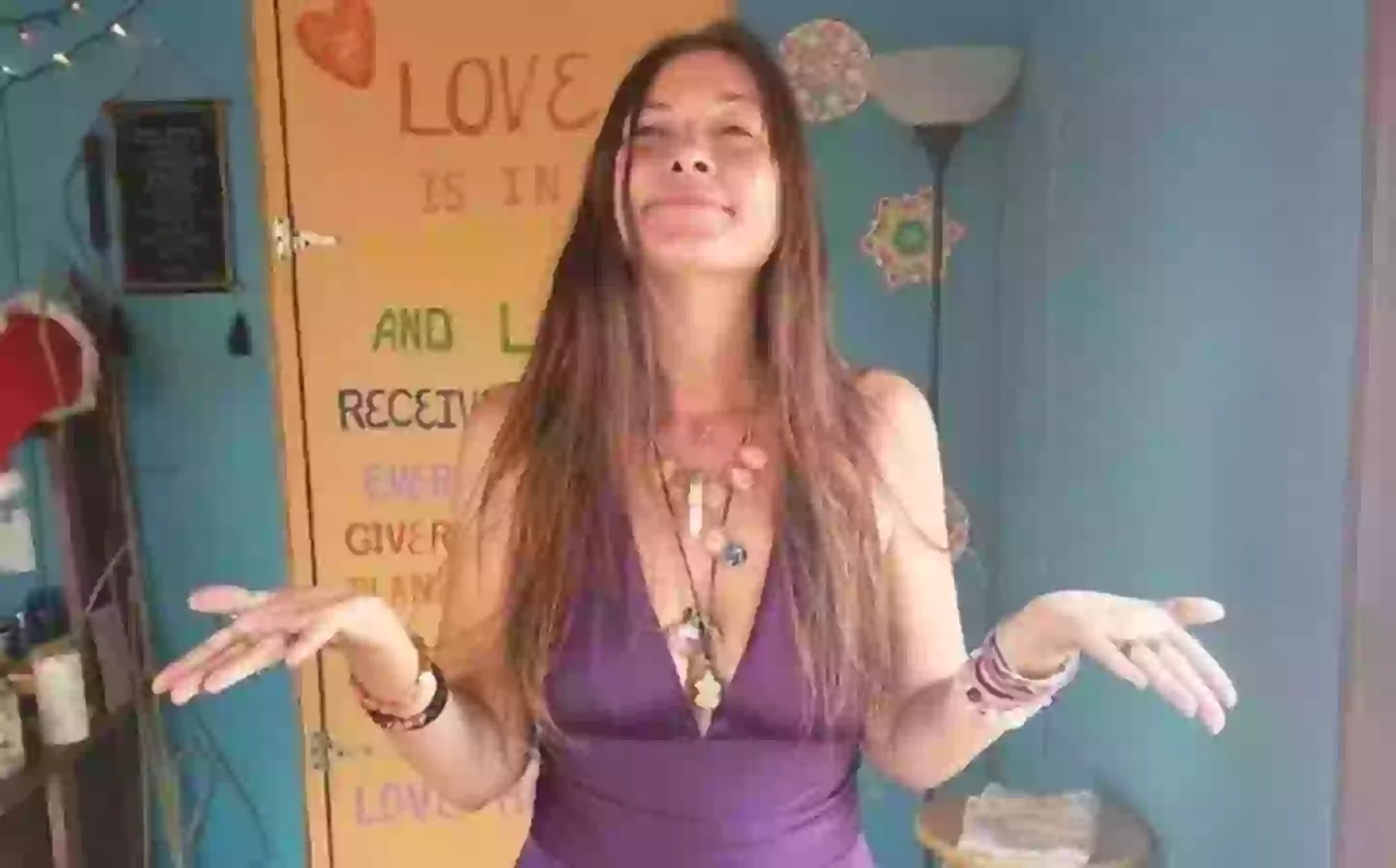 Carlson's body was found covered in glitter (HBO)