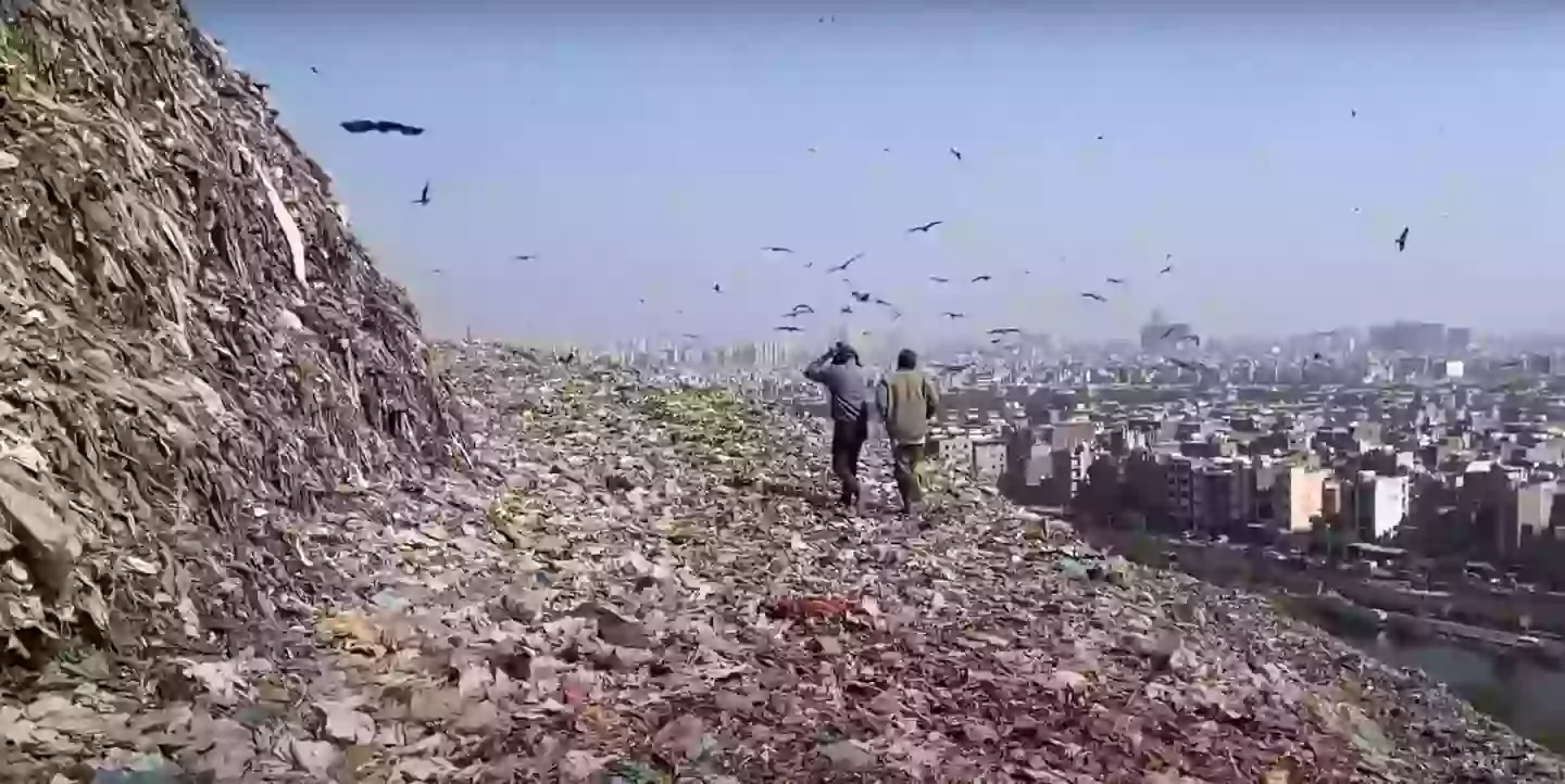 Walking on the Ghazipur landfill it is that big (Sky News)