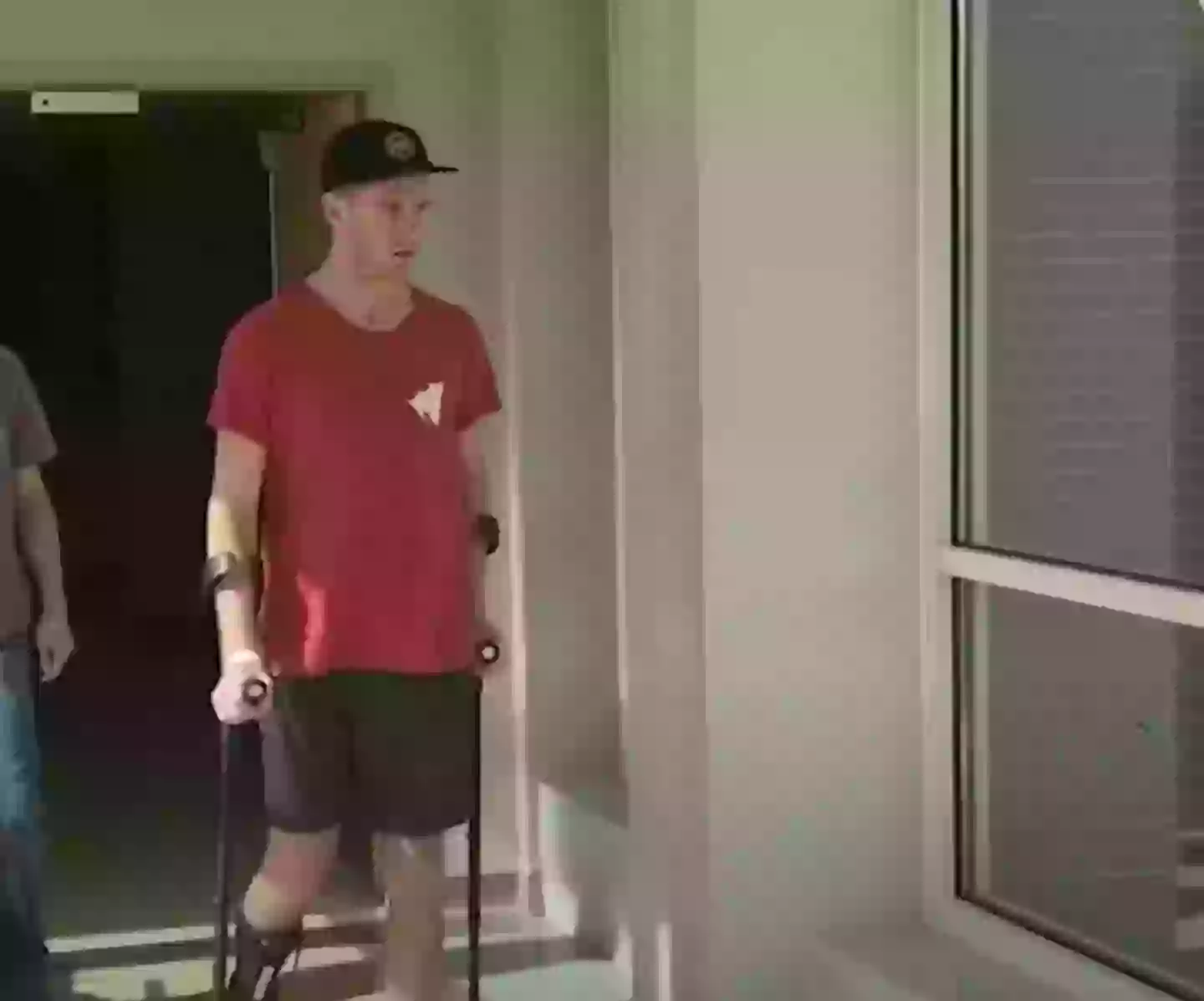 Jack Greener si sottopone a un intervento chirurgico e segue anni di riabilitazione (Vincero Collective/YouTube)