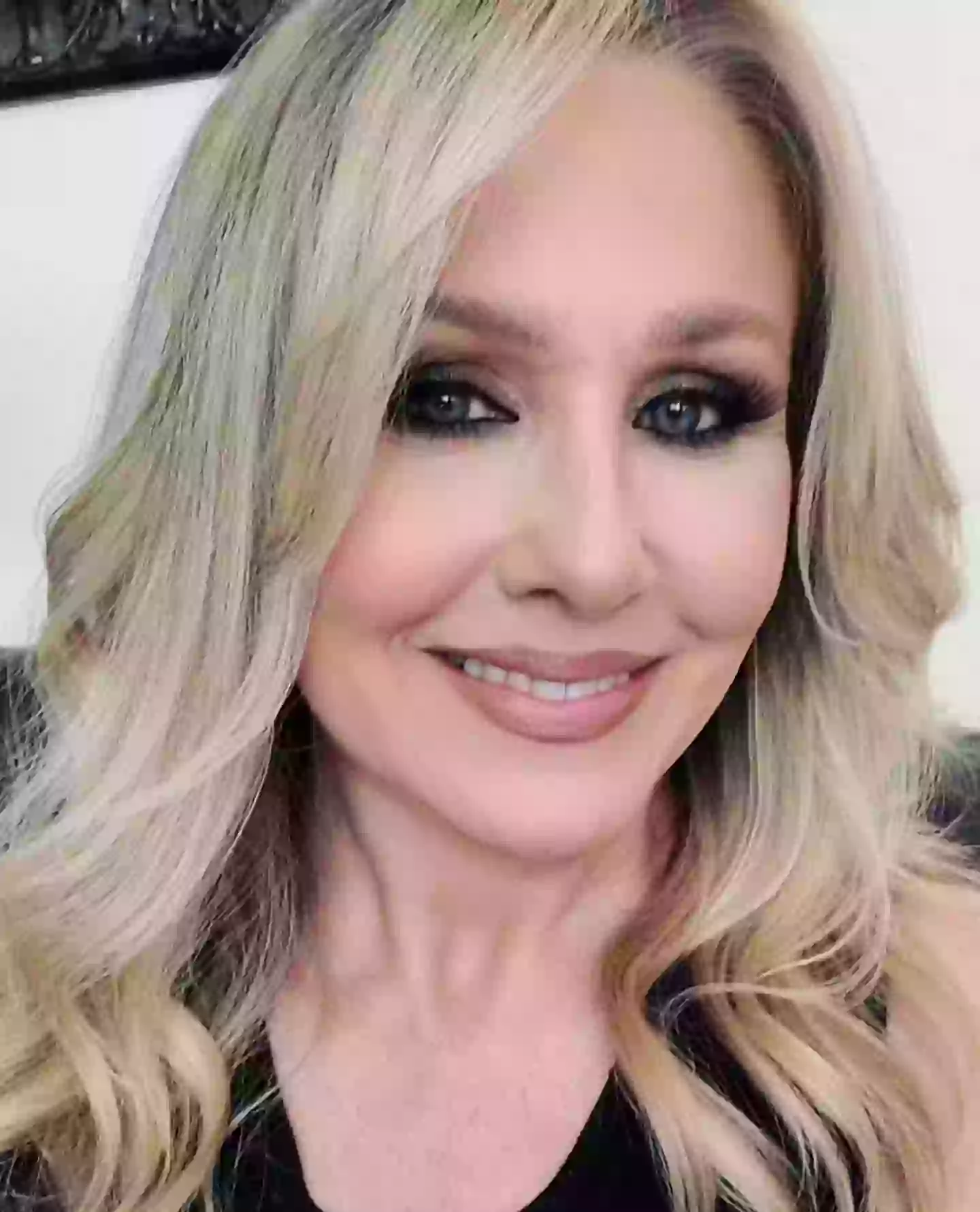 Julia admitted that she became insecure as she got older (therealjuliaannlive/Instagram)