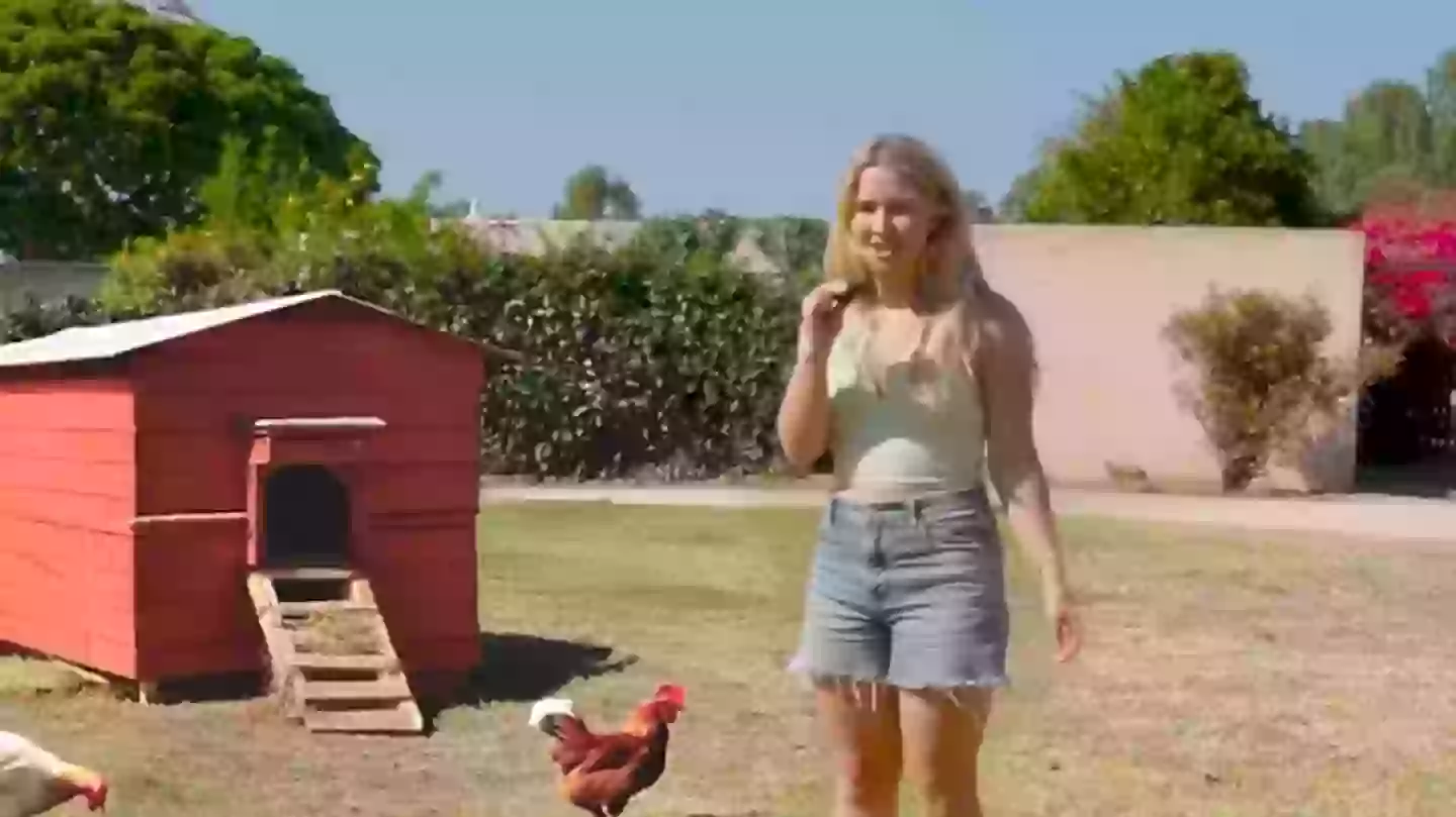 People are ‘having a break down’ after videos of woman on a farm ‘breaks their brain’