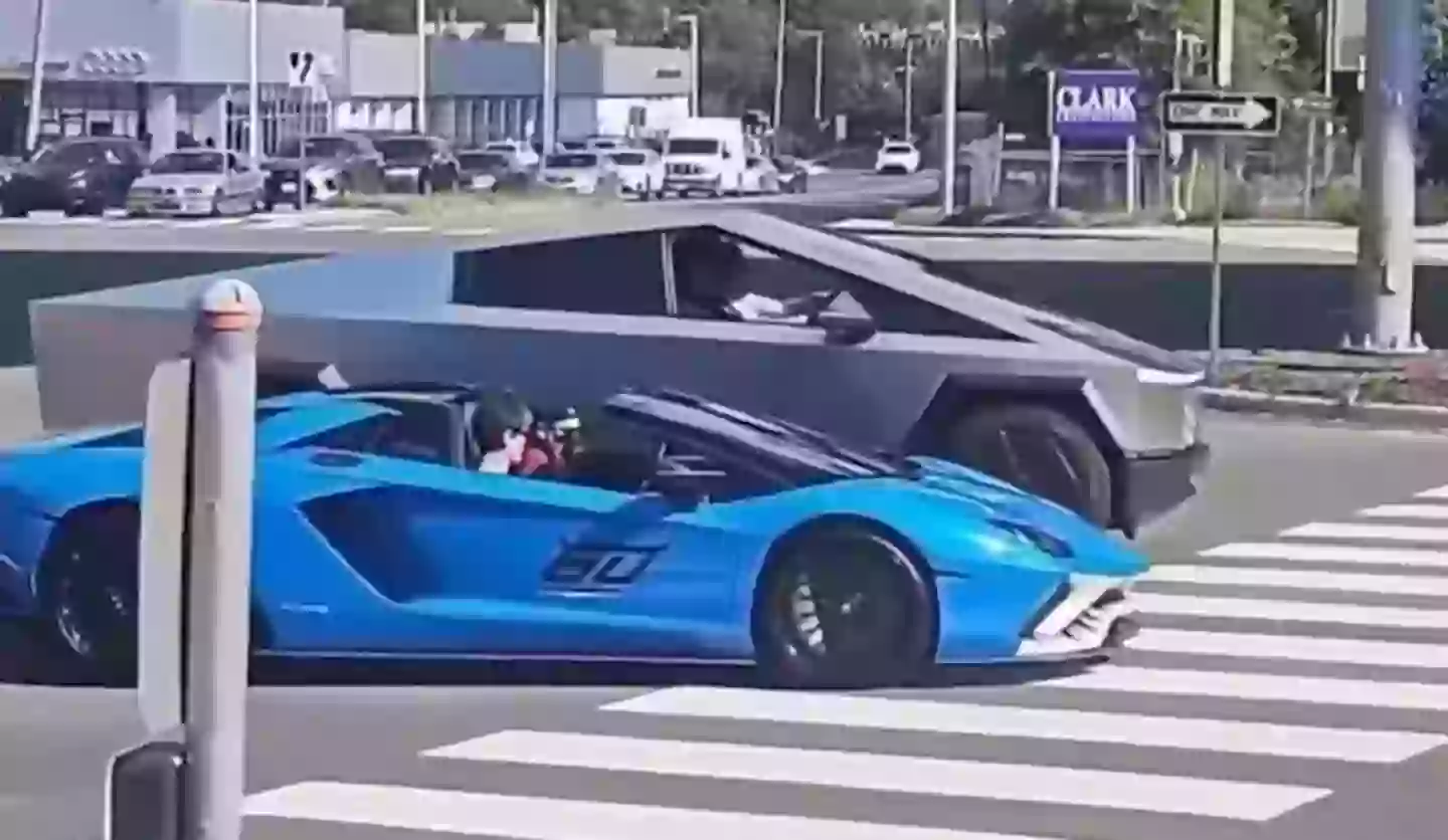 The old guard faces off against new technology (X/Tesla Archive)