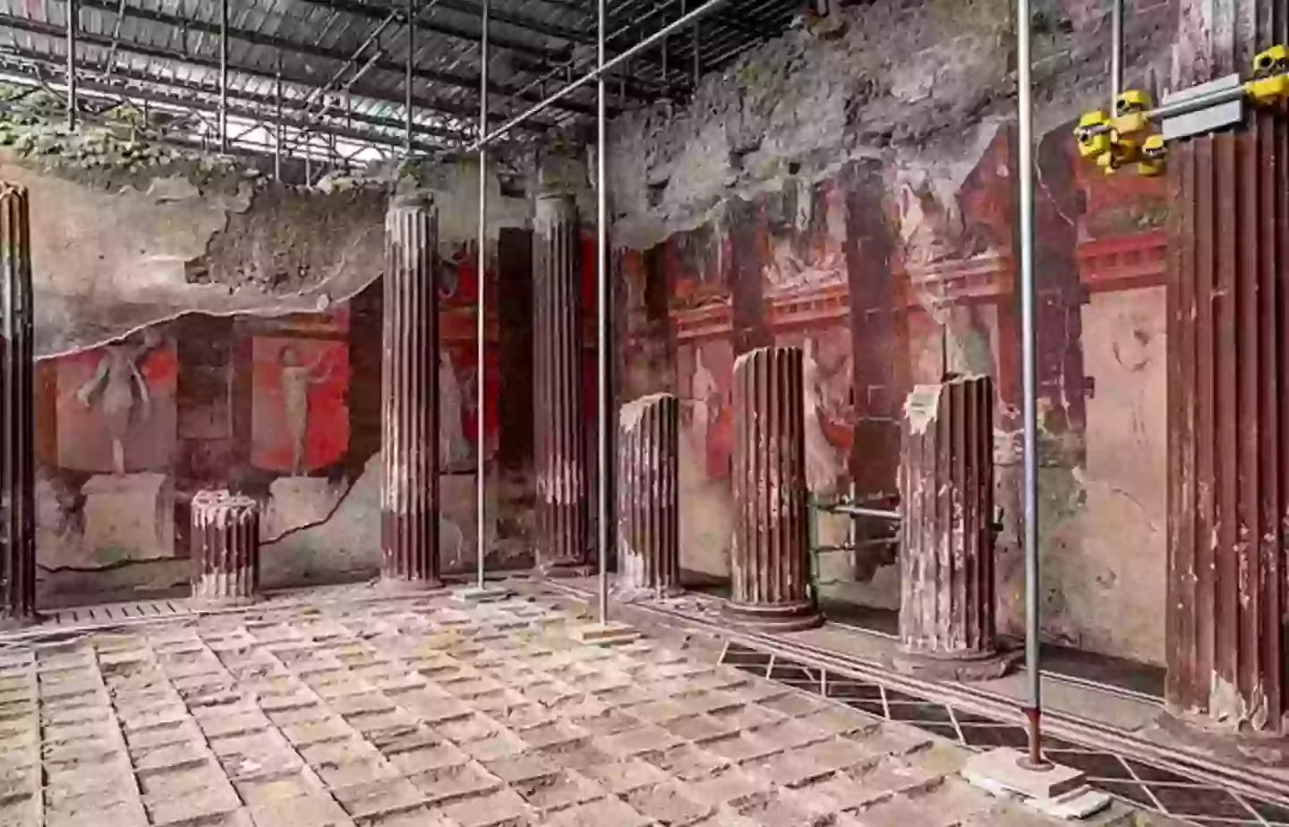 Archaeologists make 2,000-year-old Pompeii discovery linked to secretive cult and rituals 3 The excavated Pompeii building (Archaeological Park of Pompeii)
