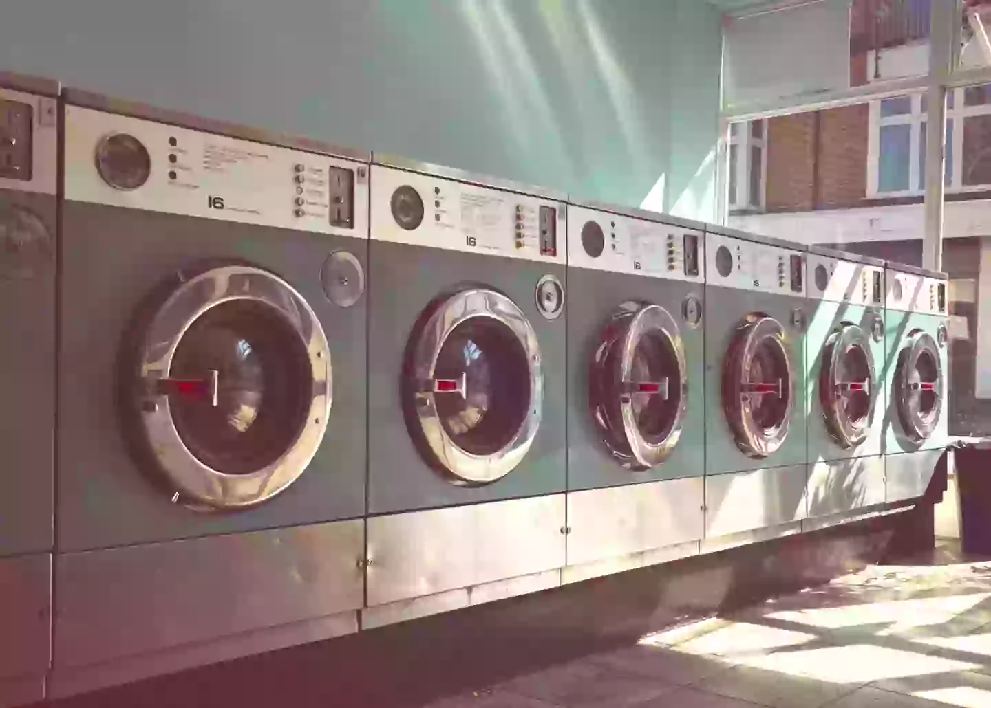 Inside an old-fashioned launderette (Getty Stock Images)