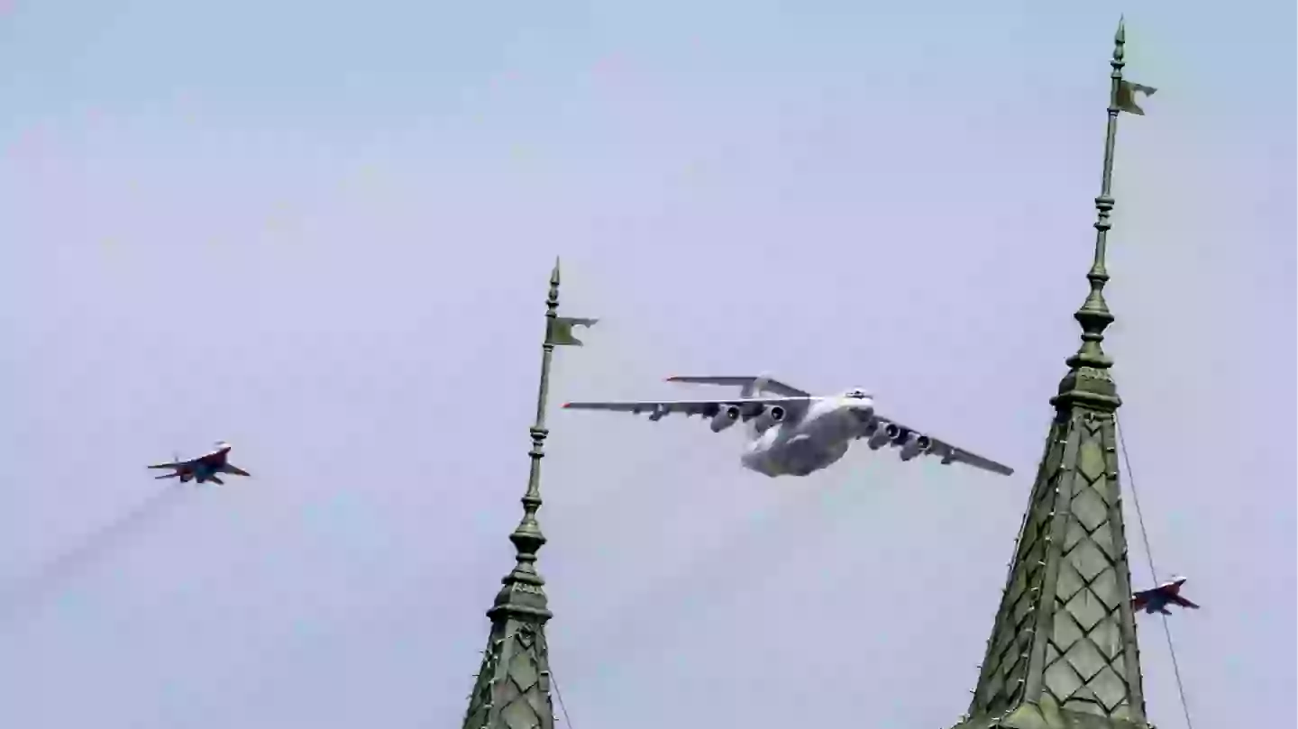 Why Vladimir Putin's 'Doomsday plane' that you never want to see flying has no windows