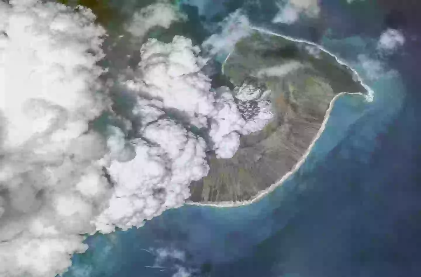 The huge amount of ash from the eruption (Maxar via Getty Images)