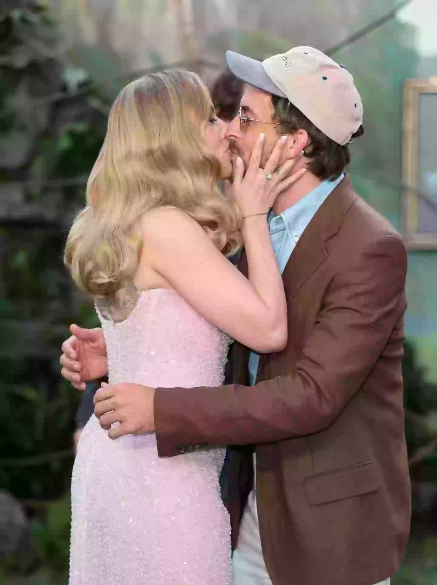 Johansson and Bailey aren't shy about putting on a public display of platonic affection (Mike Marsland/WireImage)