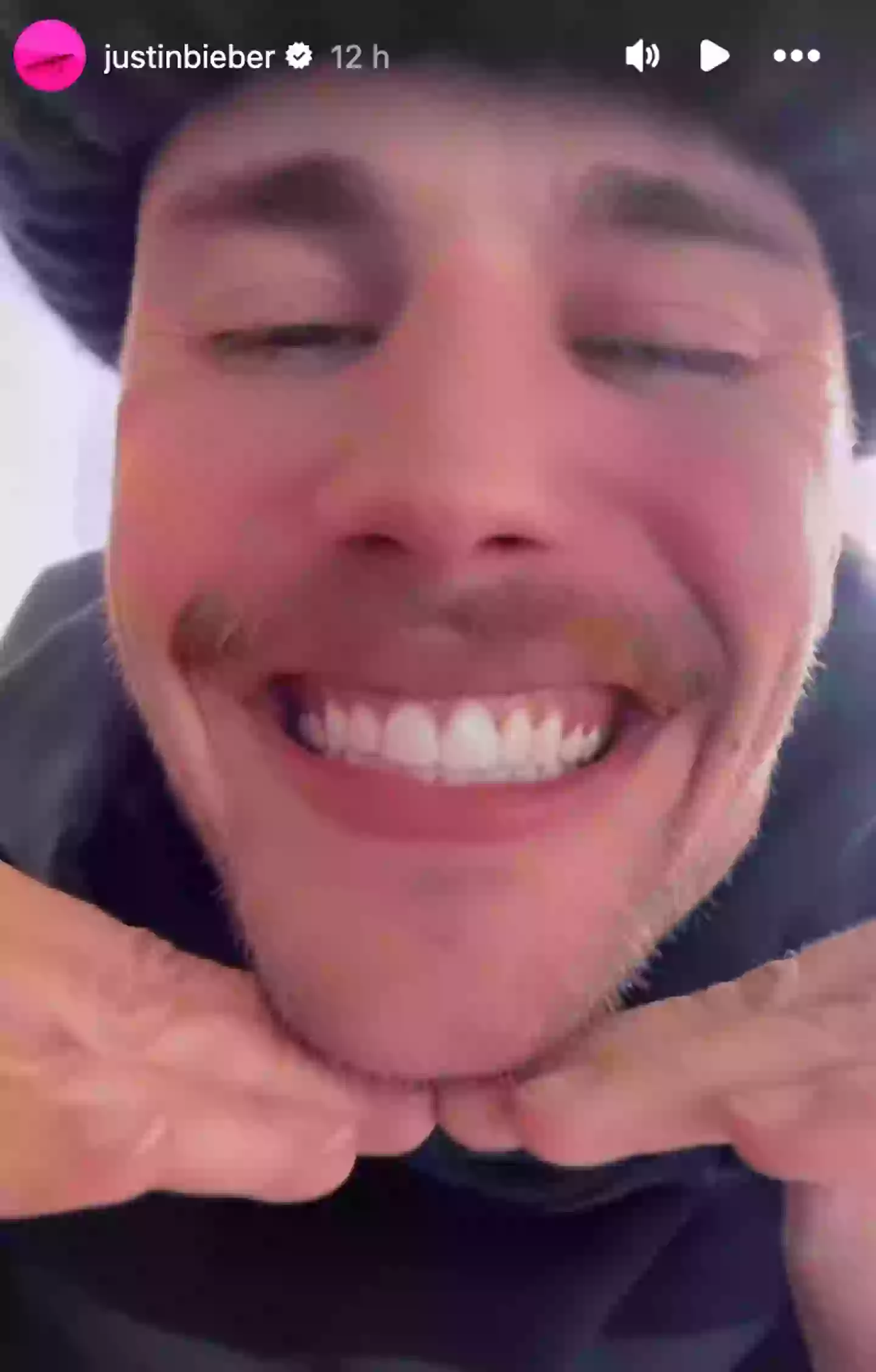 Fans were convinced the clip was the singer 'trolling' critics (Instagram/@justinbieber)