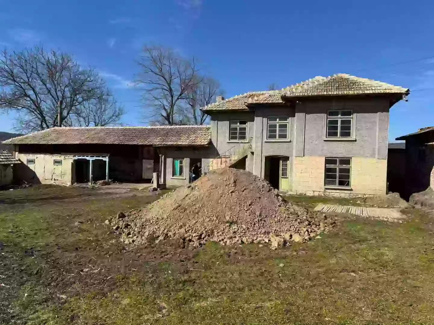 The pair are renovating the property with a £10k budget (SWNS)
