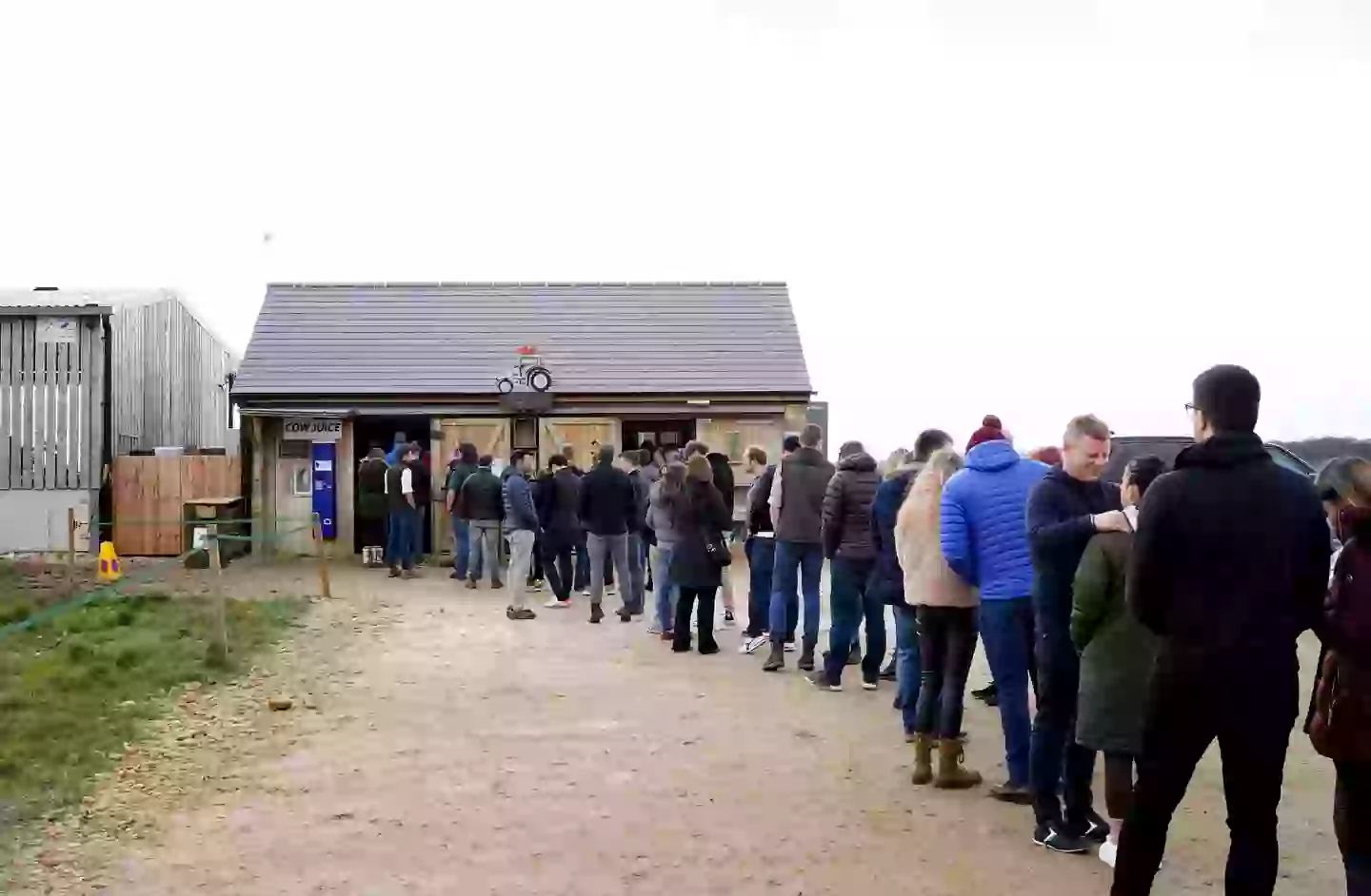 Queues in to the Diddly Squat Farm Shop (Gareth Fuller/PA)