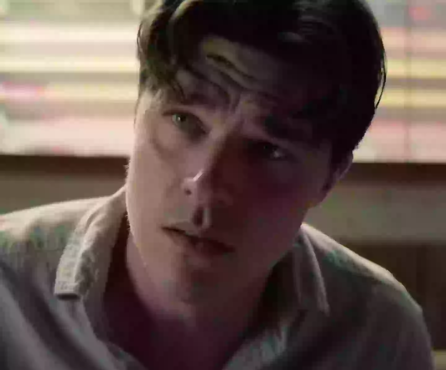 Finn Wittrock stars alongside Kelsey Asbille (Netflix)