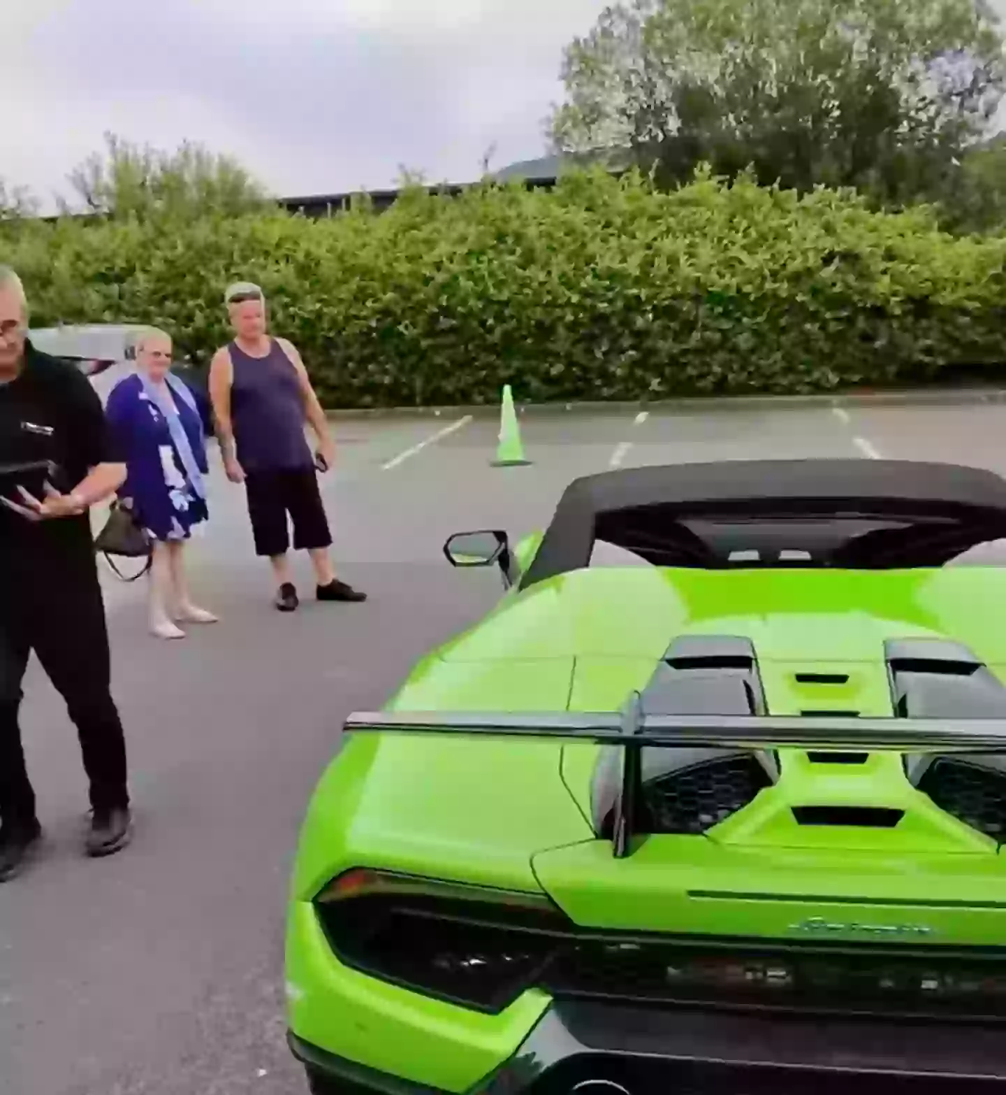 YouTuber Harley Perkins stopped by WeBuyAnyCar with a Lamborghini (Harley Perkins/YouTube)