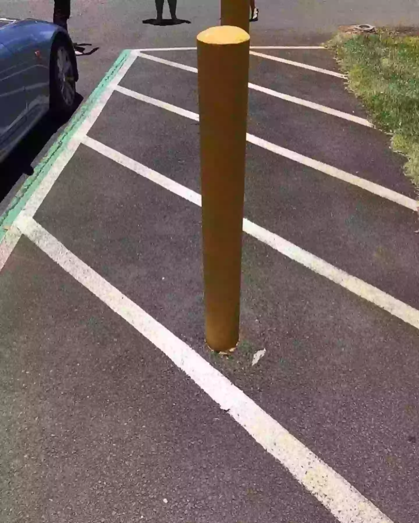 The phenomena happens when the sun is directly overhead (Reddit