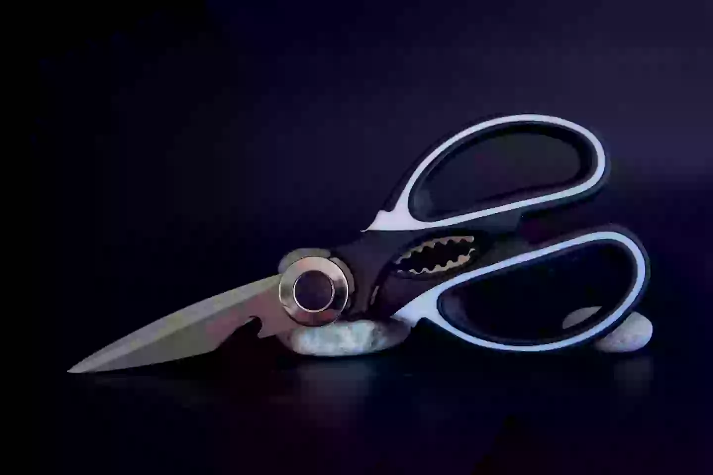 The weird little metal teeth can do all sorts. (Getty Stock)