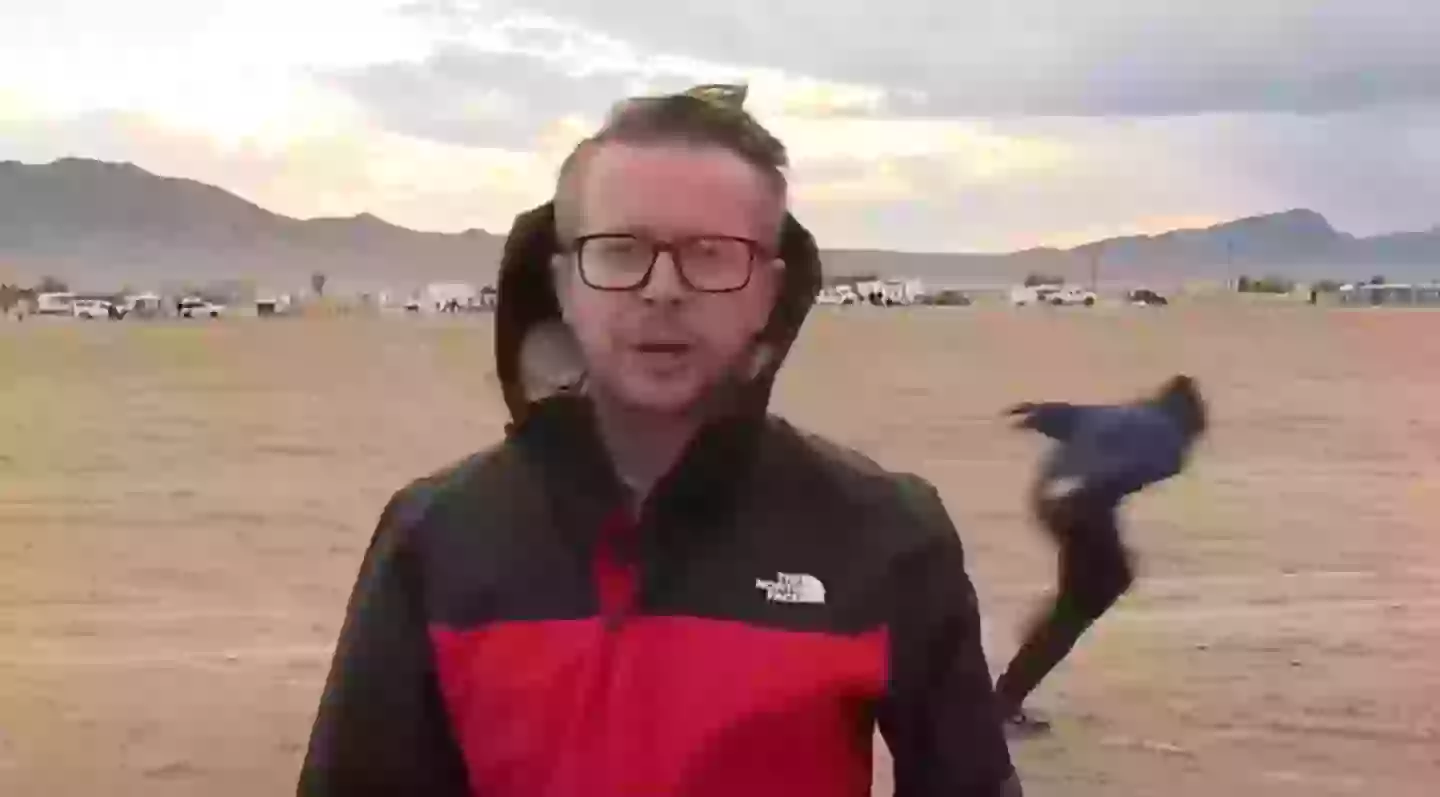 راز منطقه ۵۱ فاش شد؛ تئوریهای توطئه ابزار پنهانکاری پنتاگون در جنگ سرد 5 Many people remember this moment (KTNV Channel 13 Las Vegas)