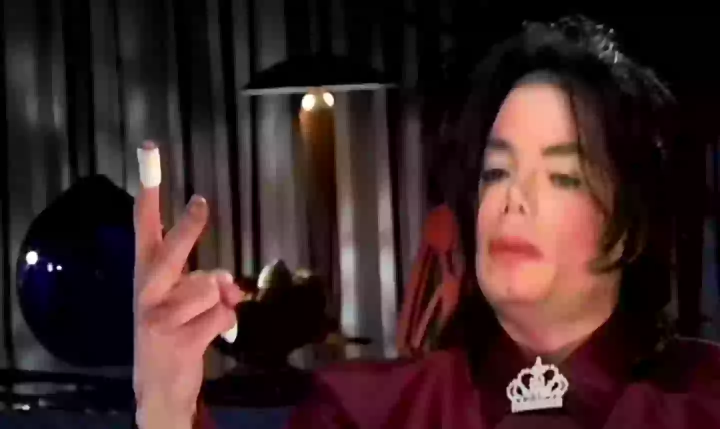 Experts spoke about Michael Jackson's 'two' gesture he made in the interview (ITV)