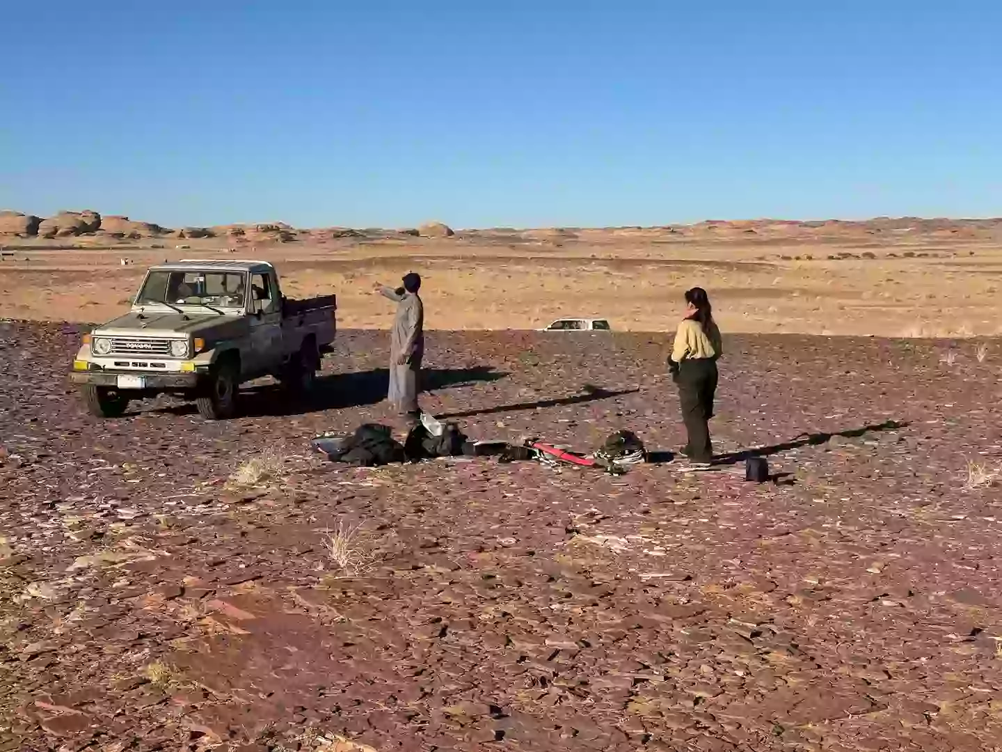 A local telling archaeologists what the cairn actually was... a camel viewing platform (University of Sydney / Royal Commission for Alula)