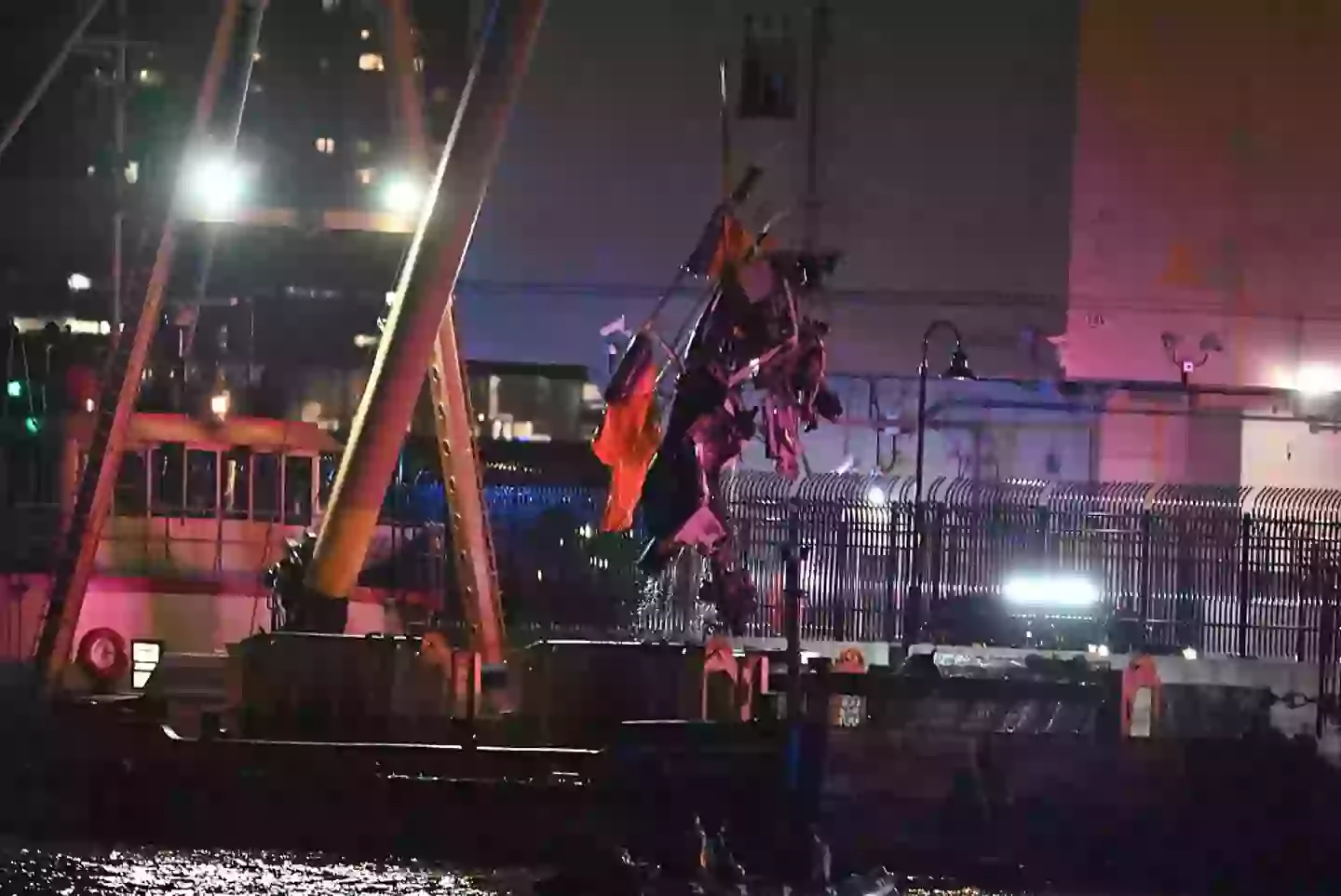 The moment the wreckage was pulled from the water (Kyle Mazza/Anadolu via Getty Images)