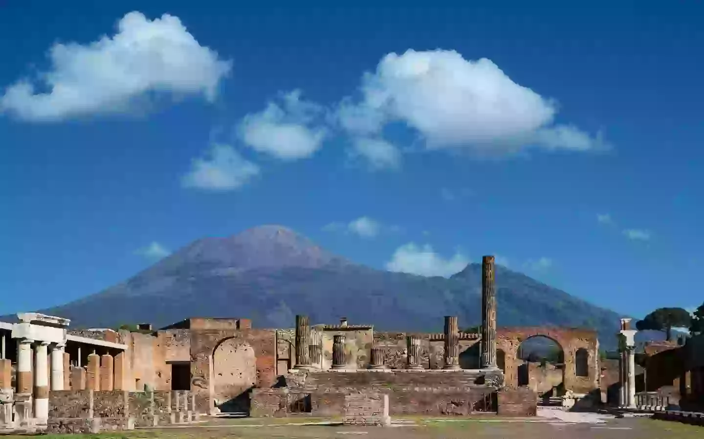 Archaeologists make 2,000-year-old Pompeii discovery linked to secretive cult and rituals 1 The ruins of Pompeii with Mt Vesuvius in the background (Getty Stock Images)