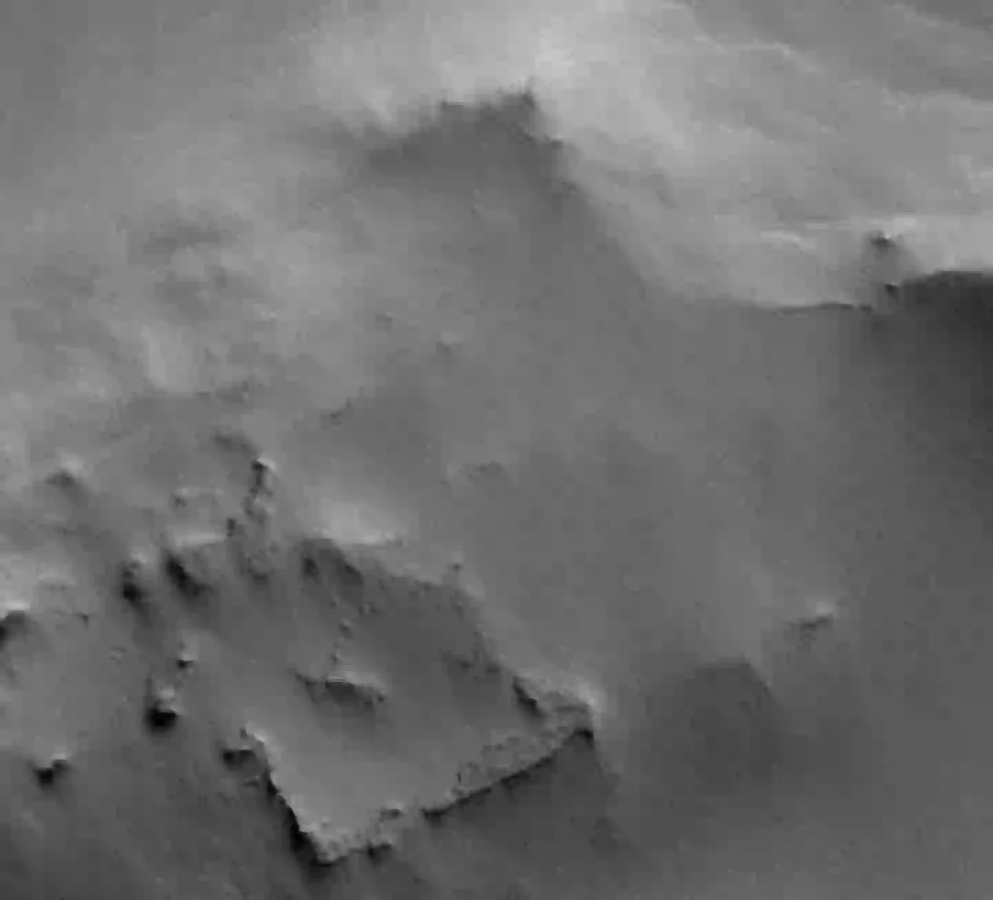 Mysterious square structure spotted on Mars branded 'wild' has space  fanatics completely baffled - Science - LADbible