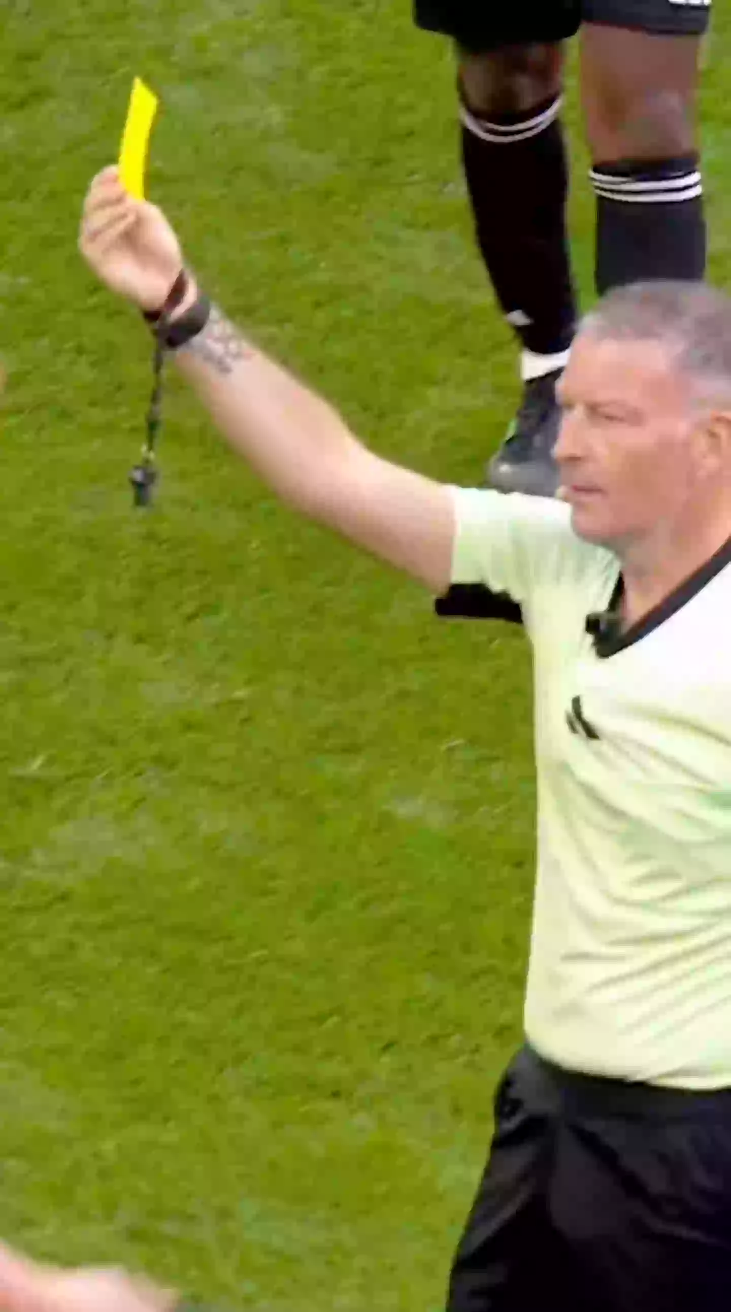 Clattenburg booked him. (Sidemen/X)