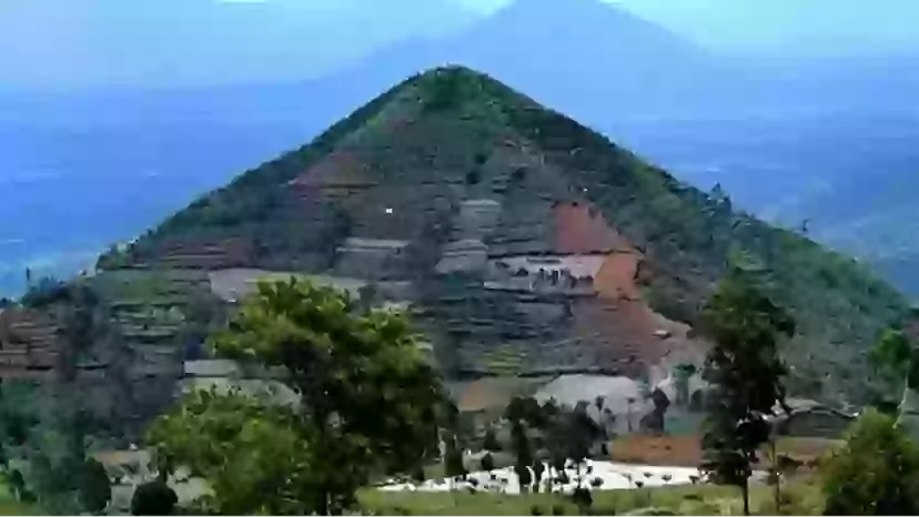 25,000-year-old ‘pyramid’ in Indonesia with ‘hidden chambers’ was ...