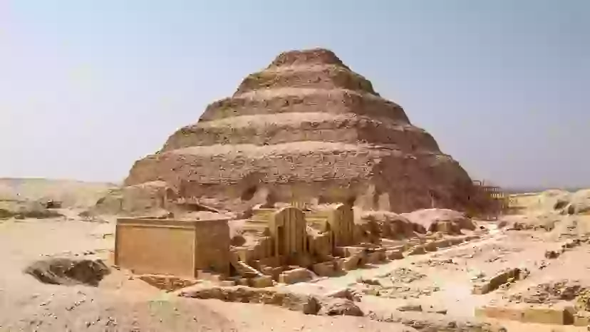 Could Ancient Egyptians used complex machines to help build the pyramids