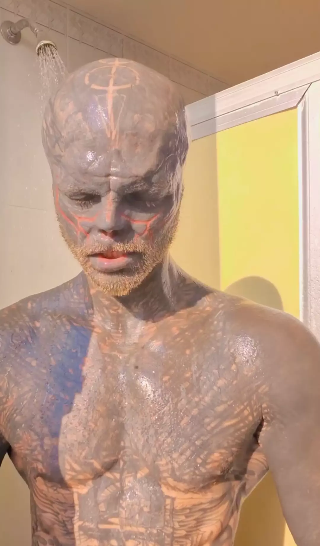 Man who cut off fingers and ears to become an alien explains daily ...