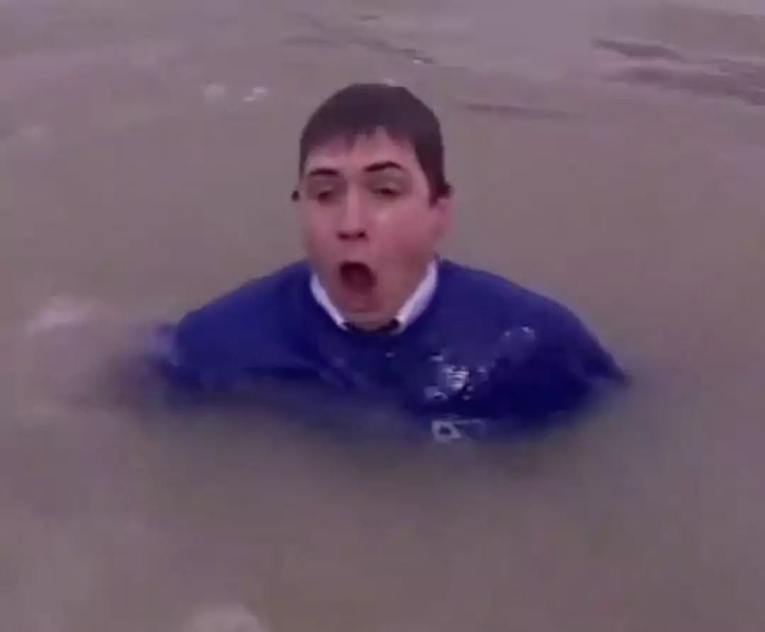 Hmmm Simon Inbetweeners Behind the scenes footage of The Inbetweeners filming field trip is ...