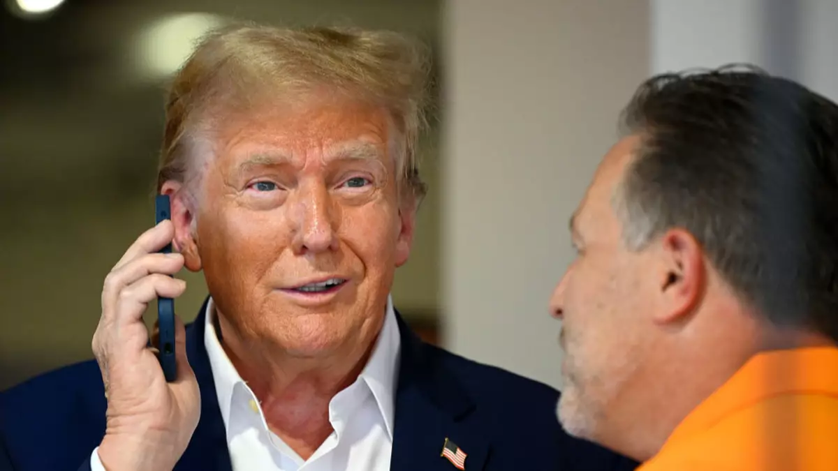 Trump's bad phone habit sparks major security concerns after bizarre lock  screen mocked - Politics - Tyla
