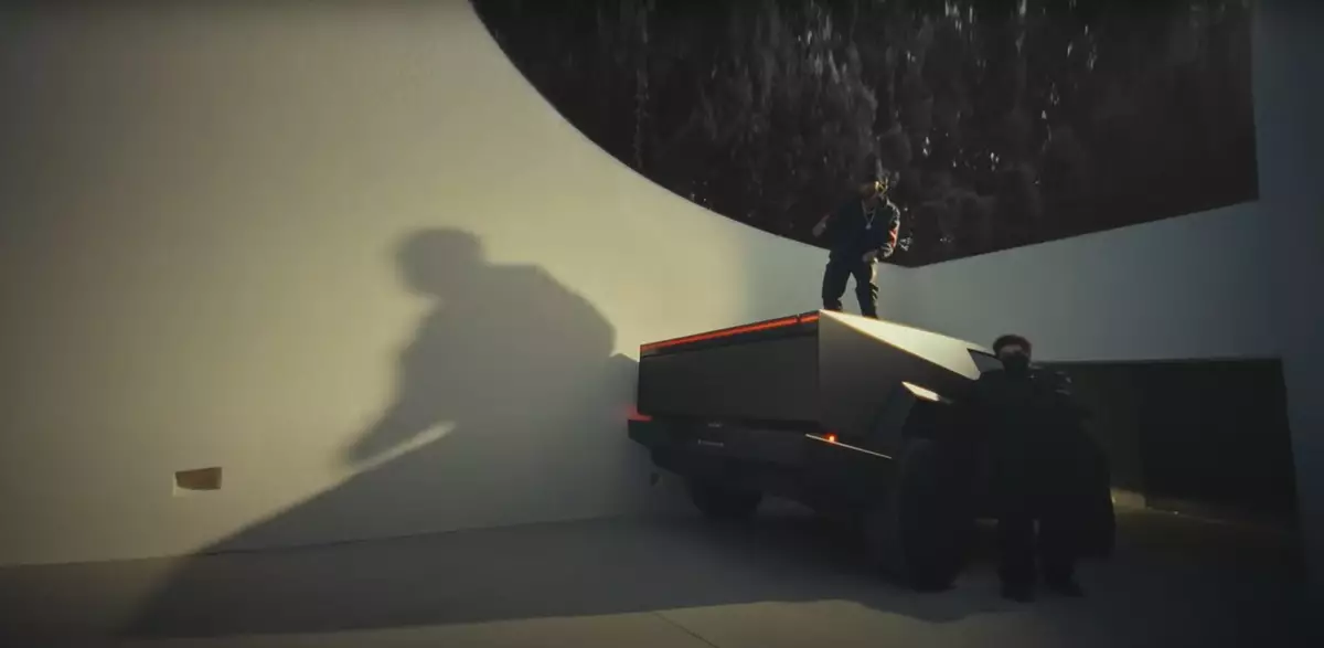 Tesla Cybertruck becomes the star of Future’s new music video
