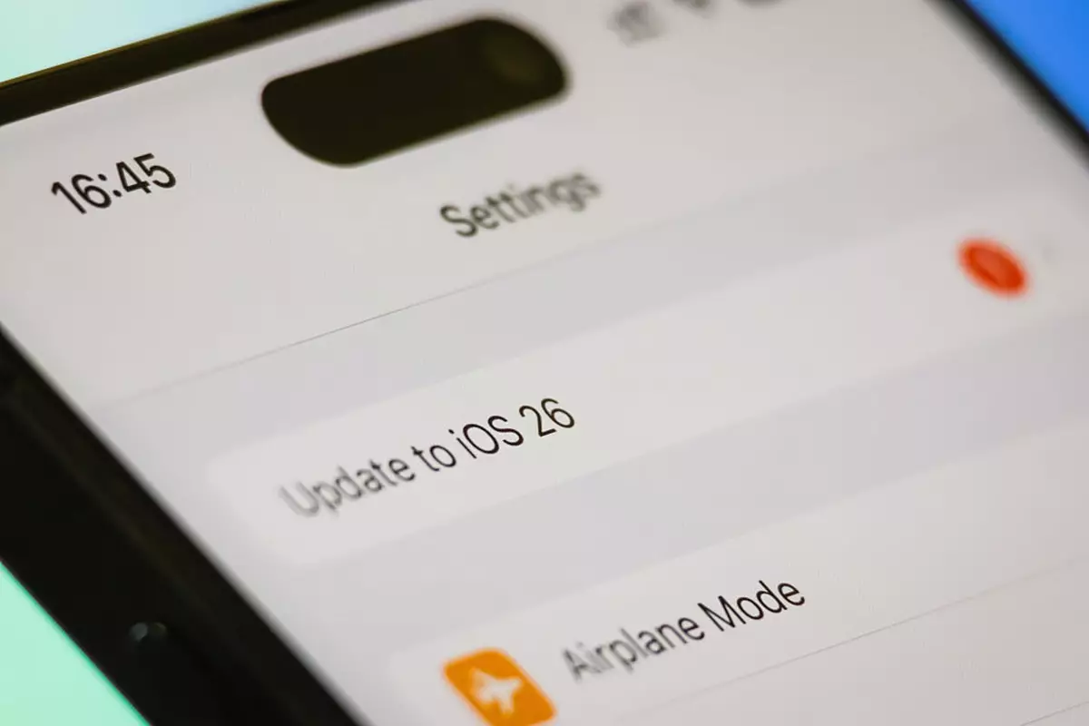 All the features on new Apple iOS as users divided over the 'first big ...