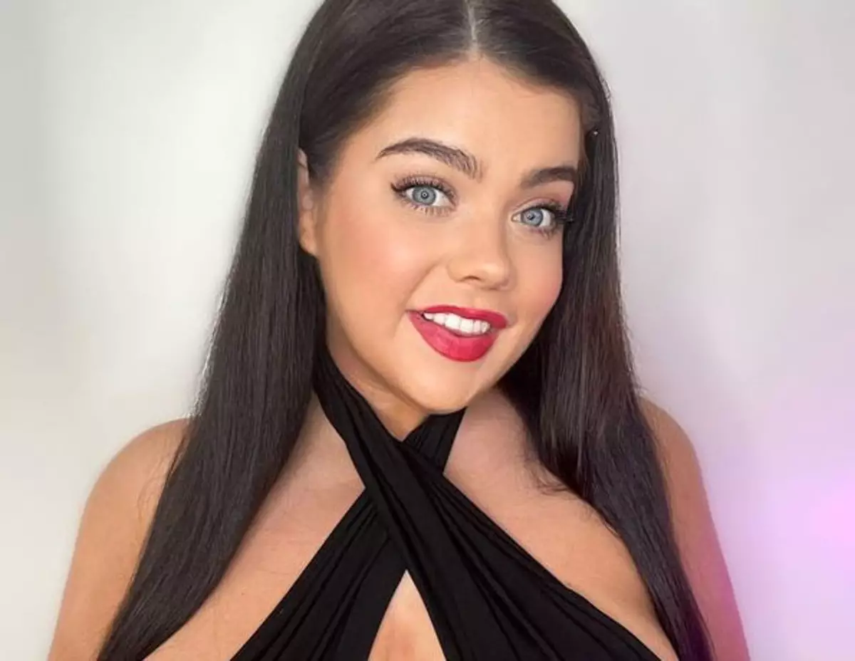 Woman With One Breast Larger Than The Other Says She Won t Be Having woman-with-one-breast-larger-than-the-other-says-she-won-t-be-having