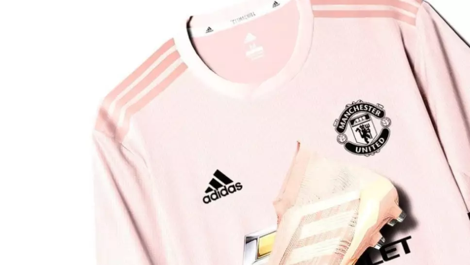 Manchester united away kit top pink
