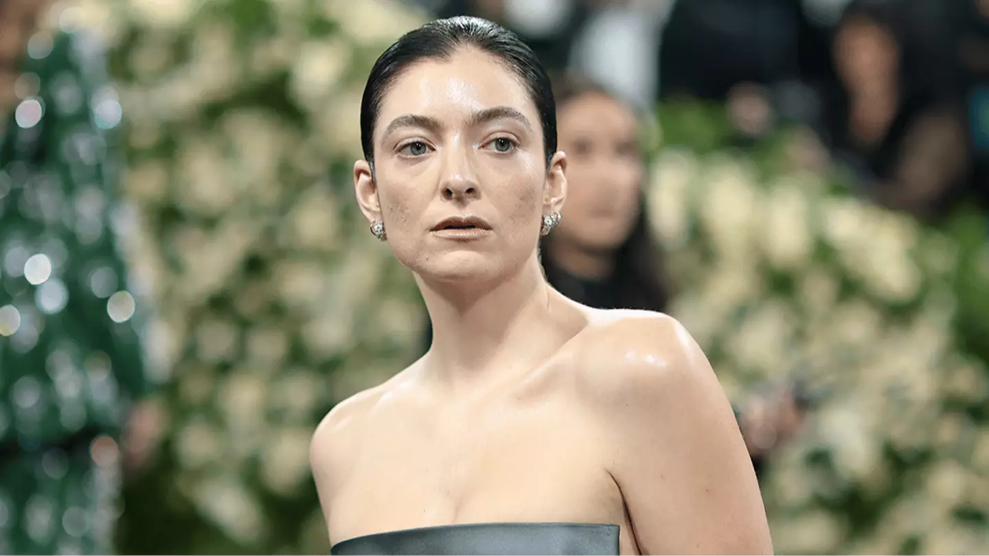 Pink fans baffled as they're just realizing the shocking meaning behind ...