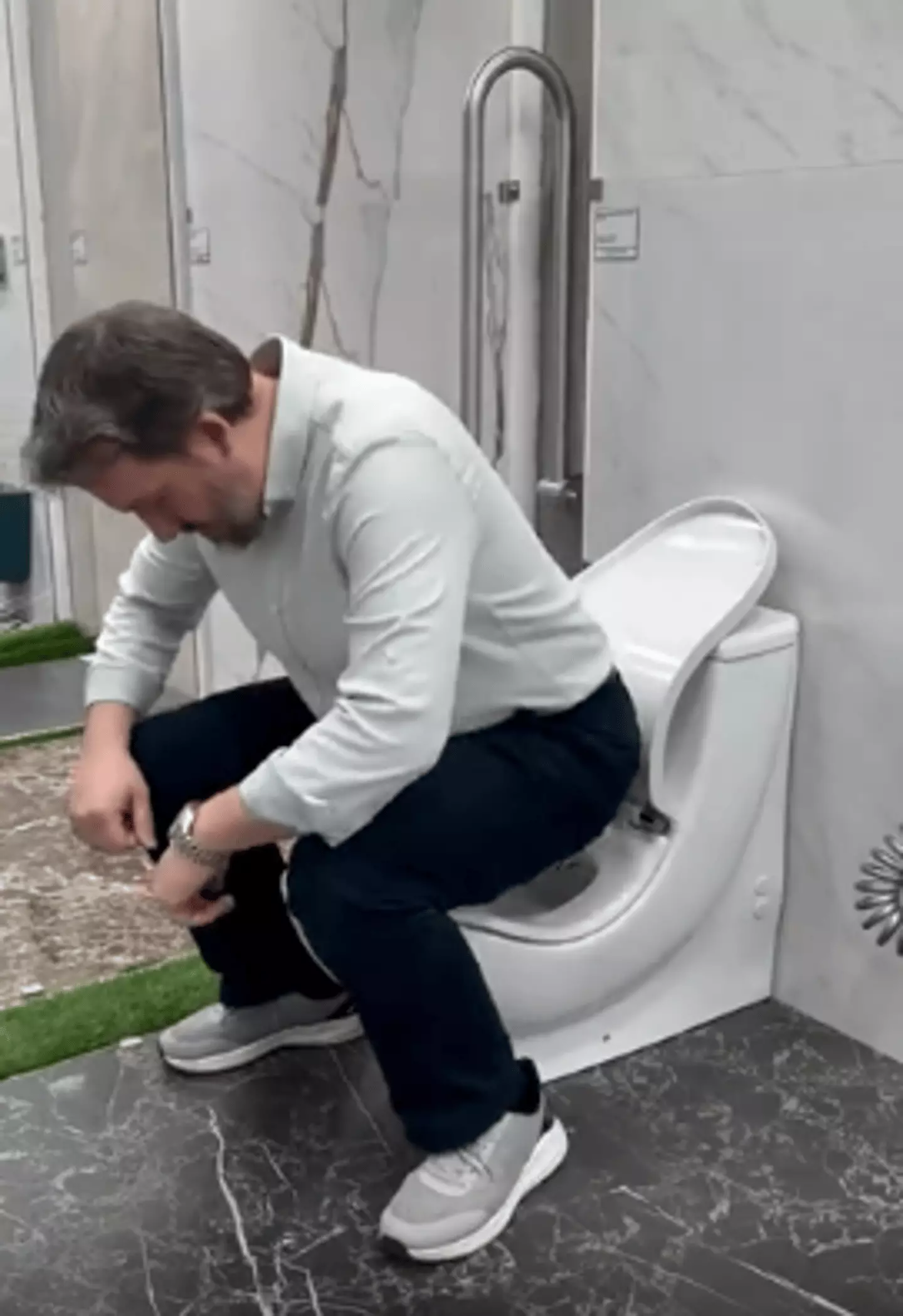 People are just discovering what 'proper poop position' is after seeing ...