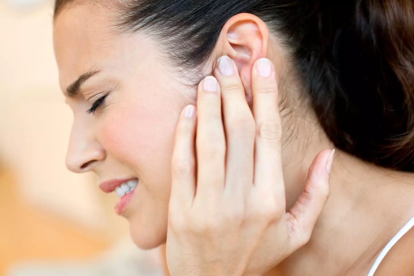 Doctor explains the reason you sometimes get random ringing in one ear
