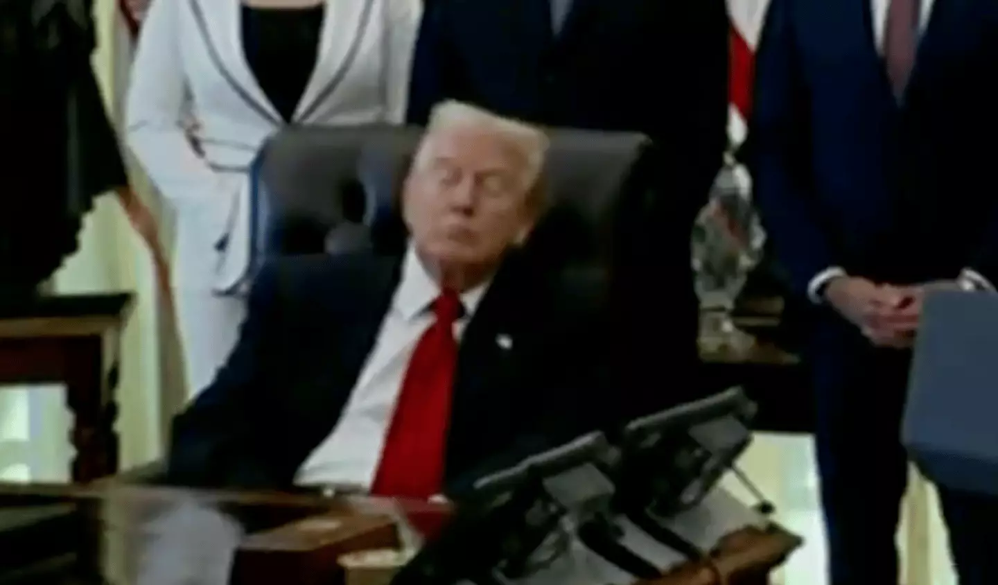 Donald Fall Footage shows moment Donald Trump 'falls asleep' at worst time possible ...