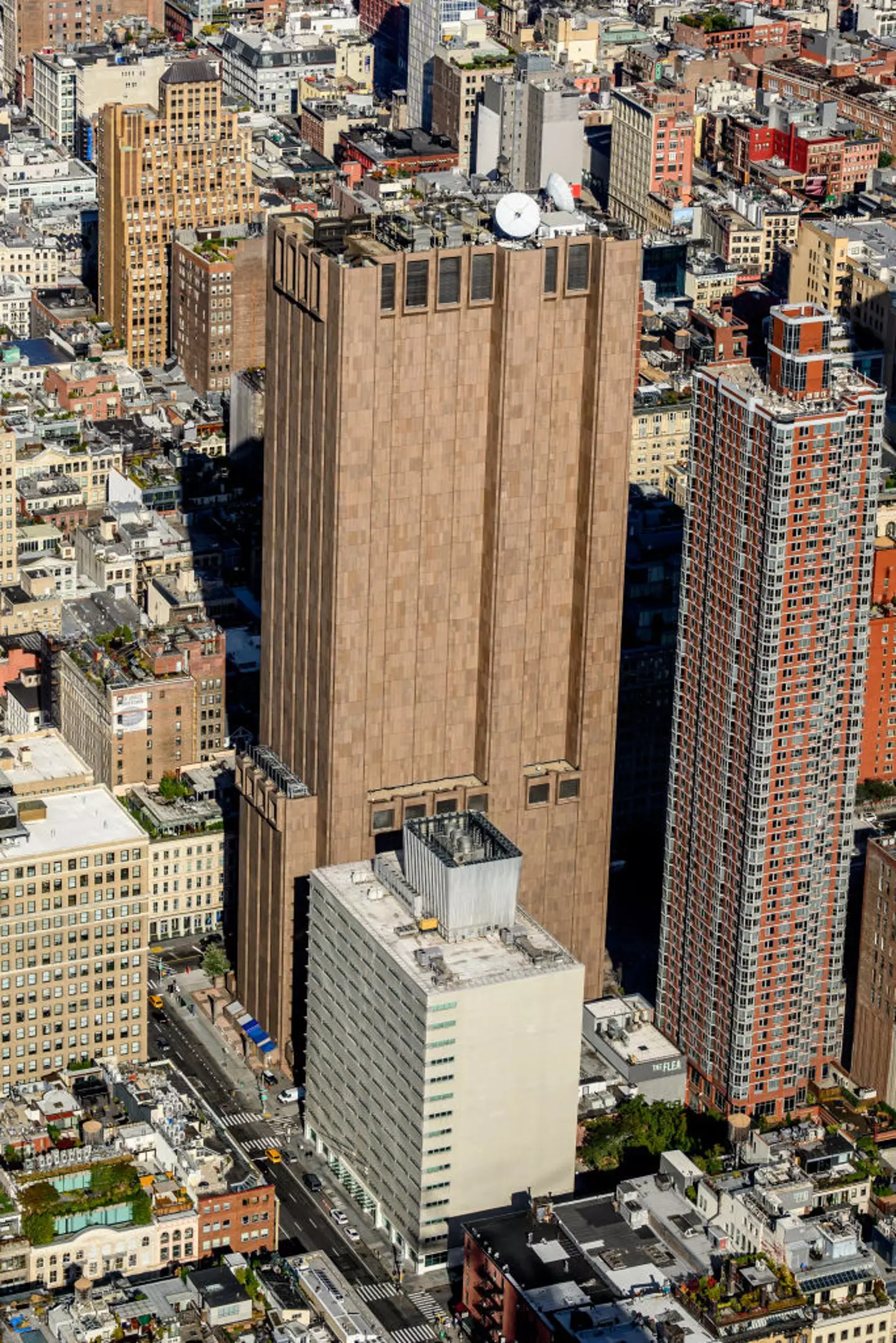 Windowless Structure Dark secret behind New York 29-story skyscraper that is completely ...