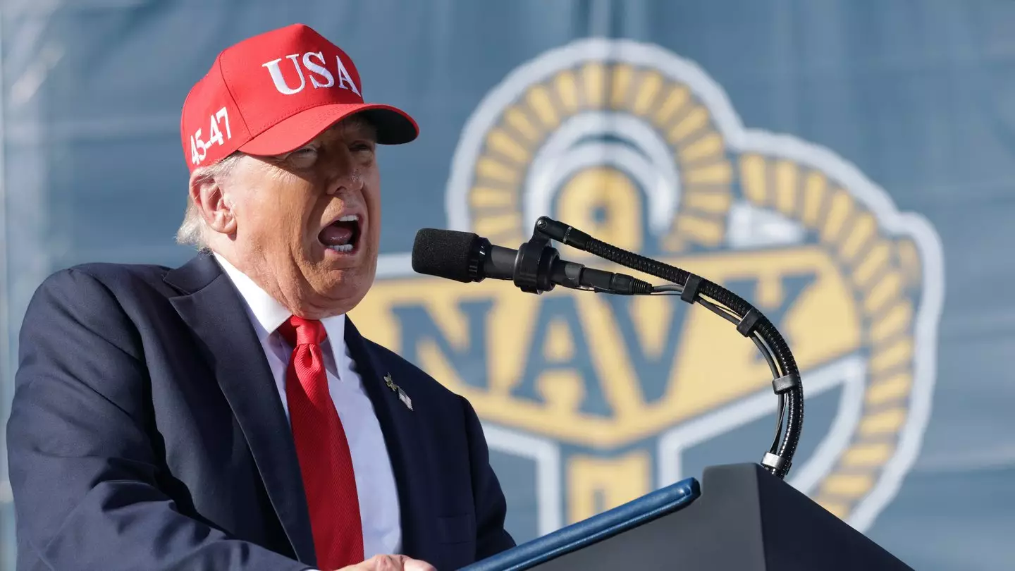 Trump met with awkward silence after attempting to get crowd to boo Obama