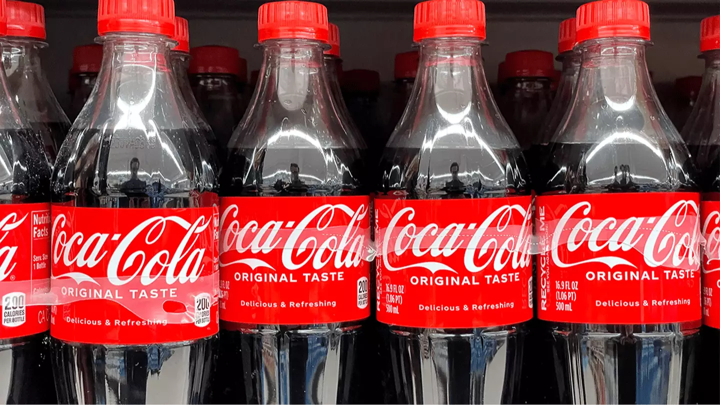 Expert Reveals Hidden Message In Coca Cola Logo That People Never Notice expert-reveals-hidden-message-in-coca-cola-logo-that-people-never-notice