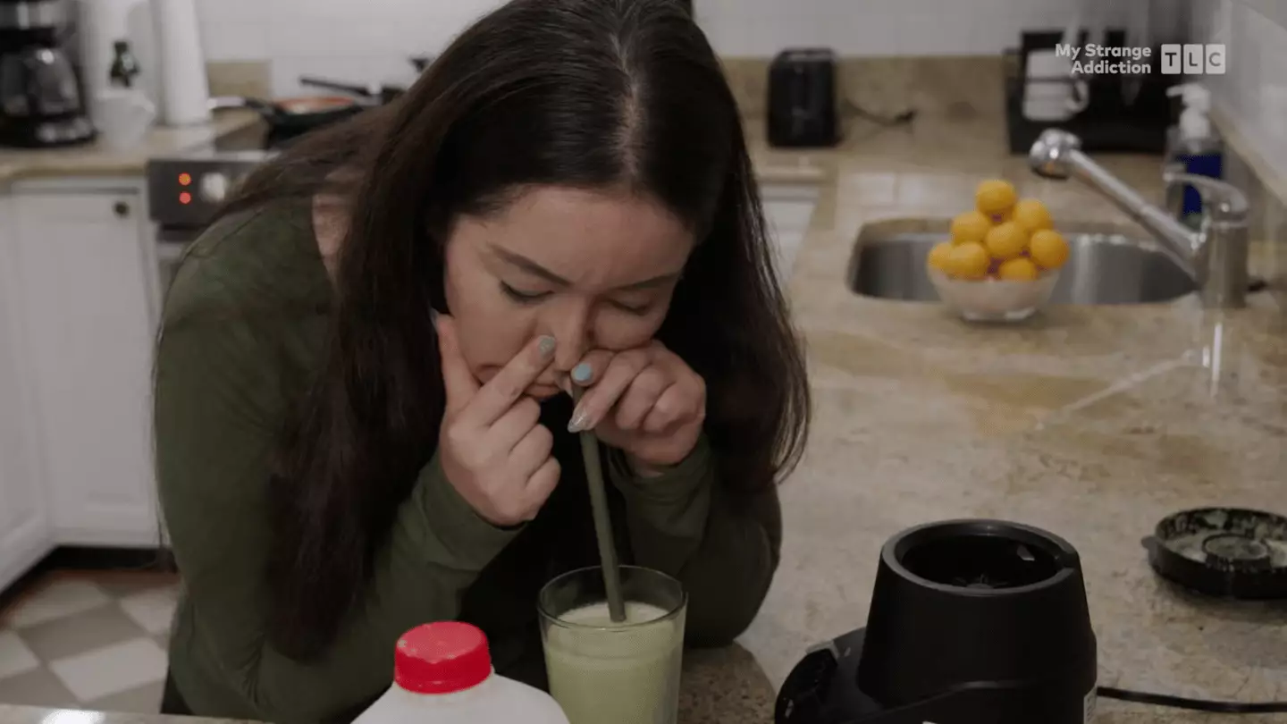 'Serial food snorter' blends up all her meals and inhales them through ...