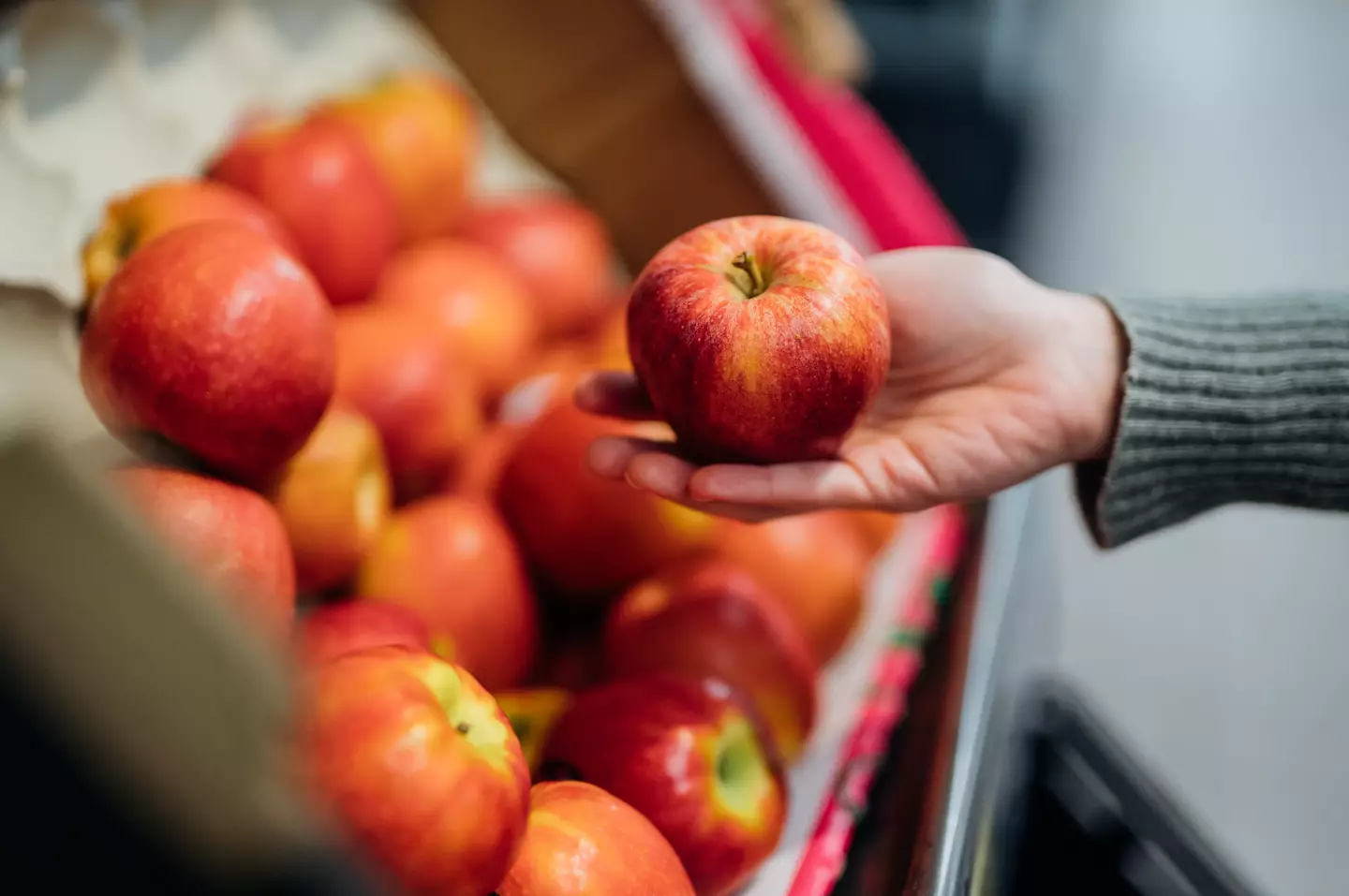 An apple a day keeps bad odour away (Oscar Wong/Getty Images)