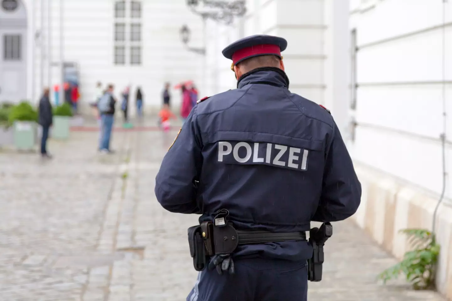 Three police officers each forgot about Mihavecz (Gwengoat/Getty Images)