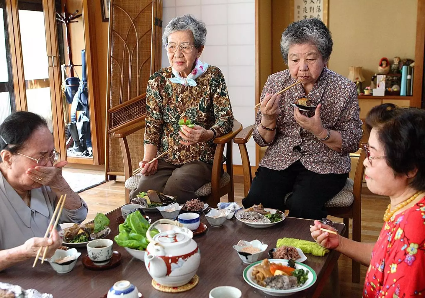 Eating mindfully means stopping before you’re full, not feeling deprived(Tomohiro Ohsumi/Bloomberg via Getty Images)